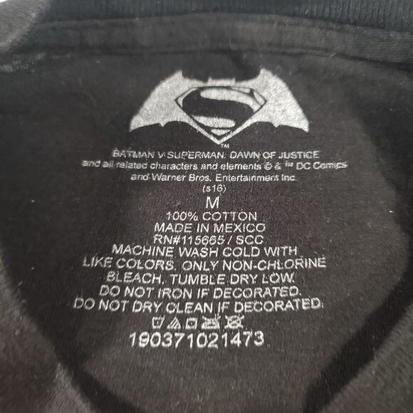 DC Batman Vs Superman Short Sleeve Crew Neck T Shirt Mens Size Medium M Black - Picture 3 of 9